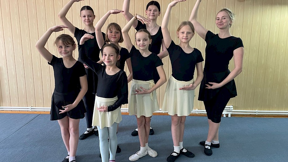 In unserer **Tanzgruppe** werden Tänze eingeübt, die sie z.B. an unseren Festen präsentieren.